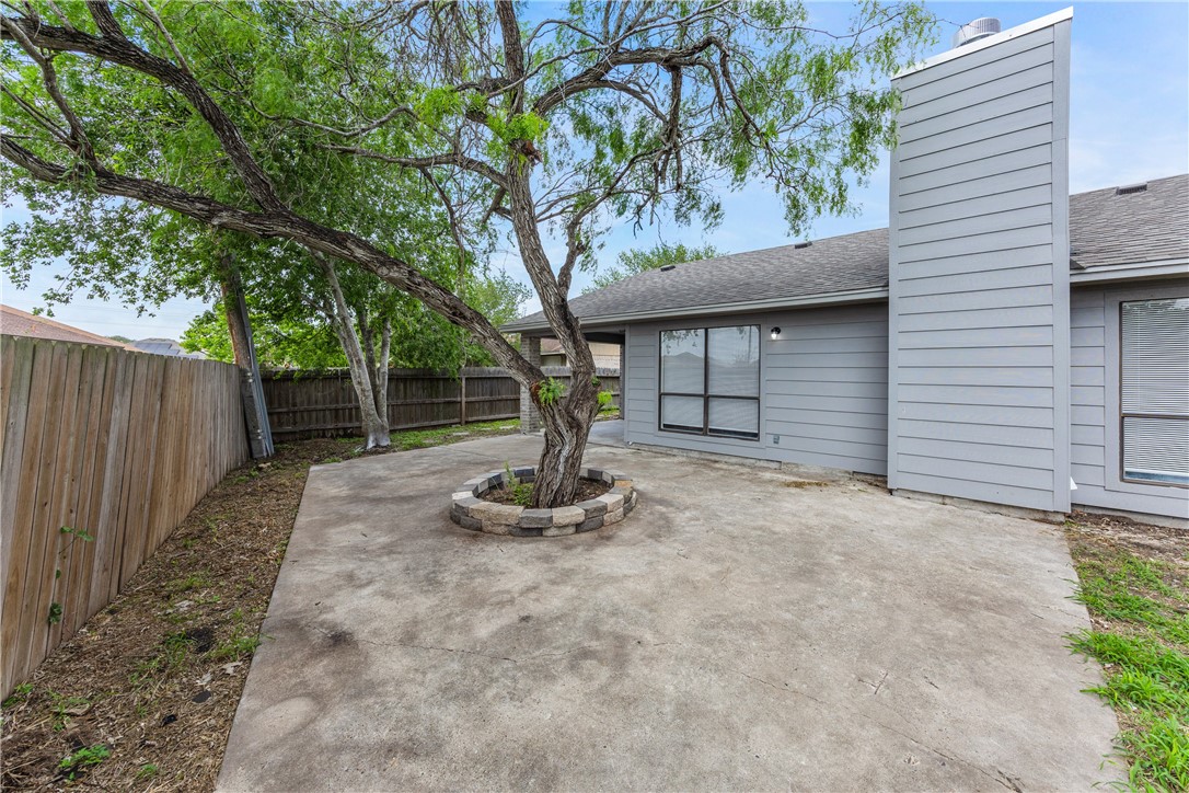 2325 Roseland Dr Property Photo 25