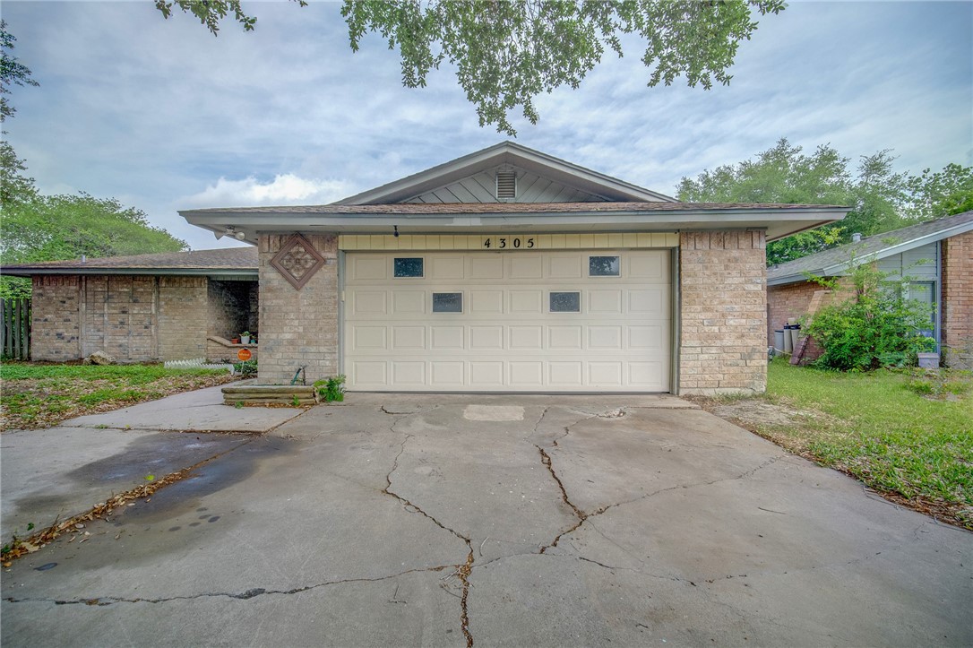 4305 Lavaca River Ct Property Photo