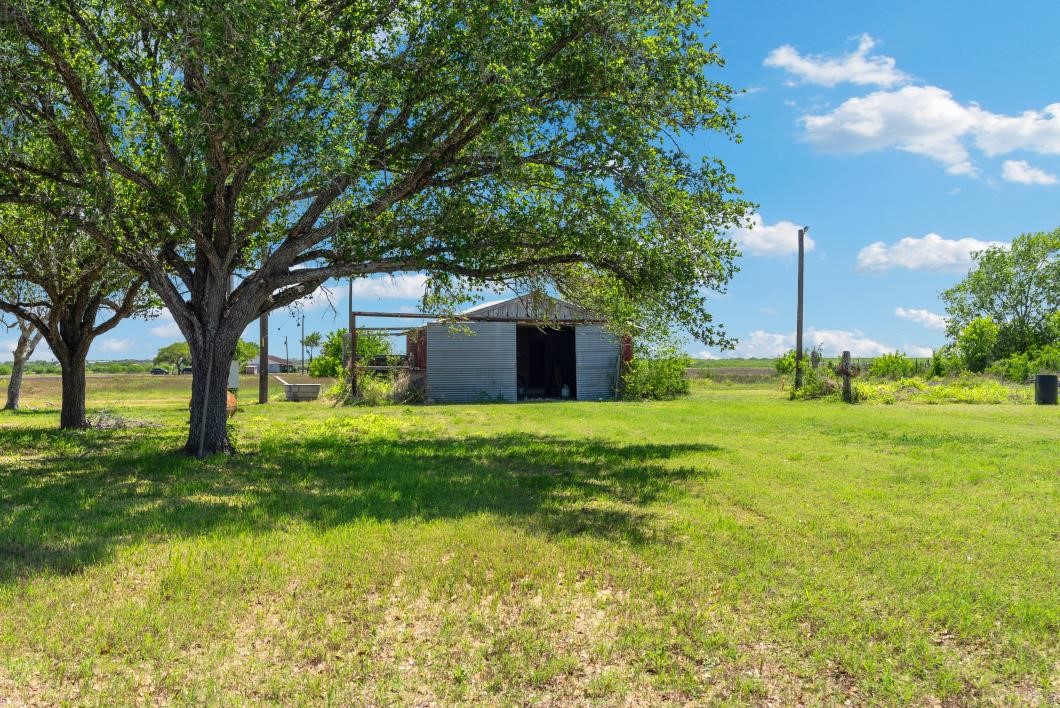 1527 N Fm 738 Property Photo 5