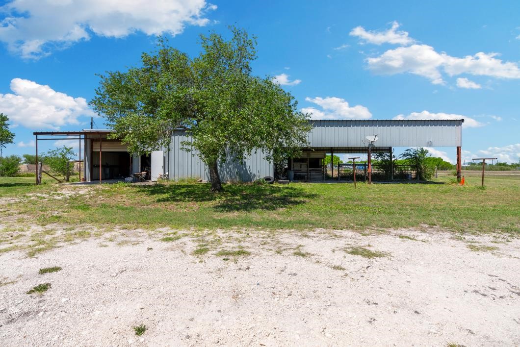 1527 N Fm 738 Property Photo 6