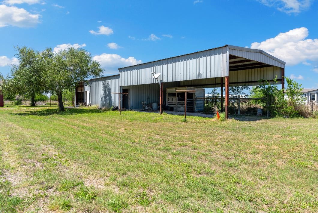 1527 N Fm 738 Property Photo 7