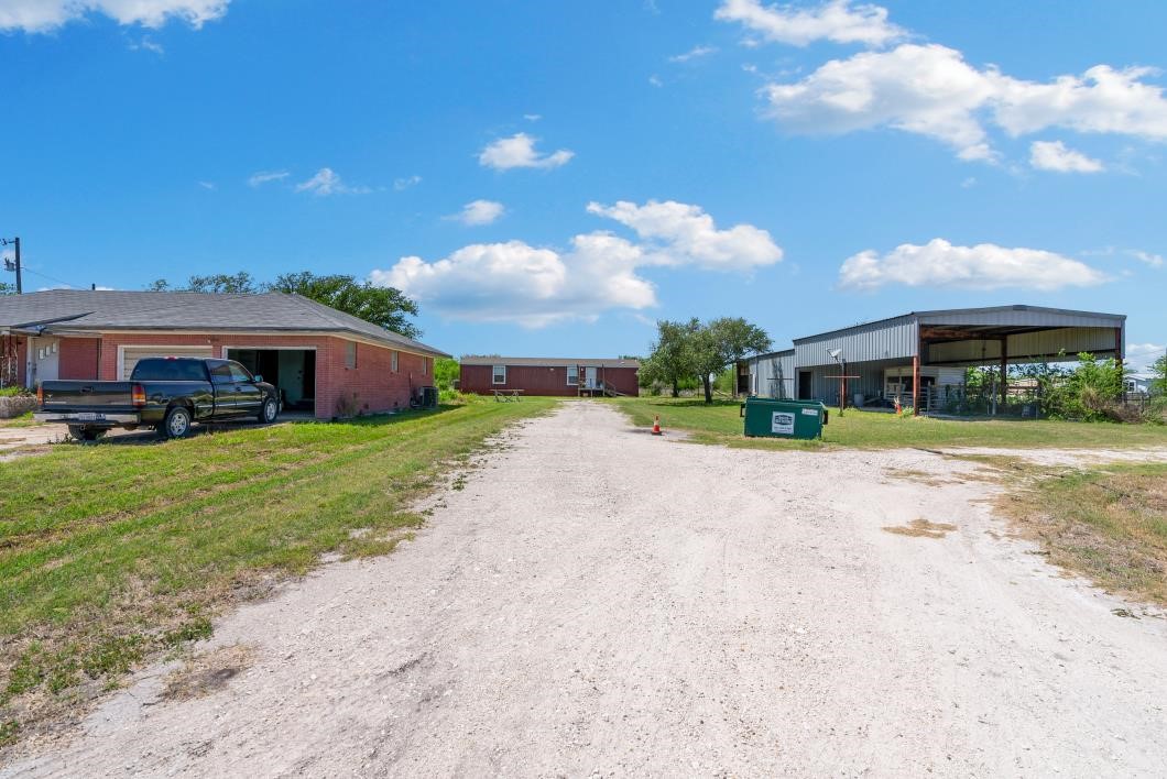 1527 N Fm 738 Property Photo 8