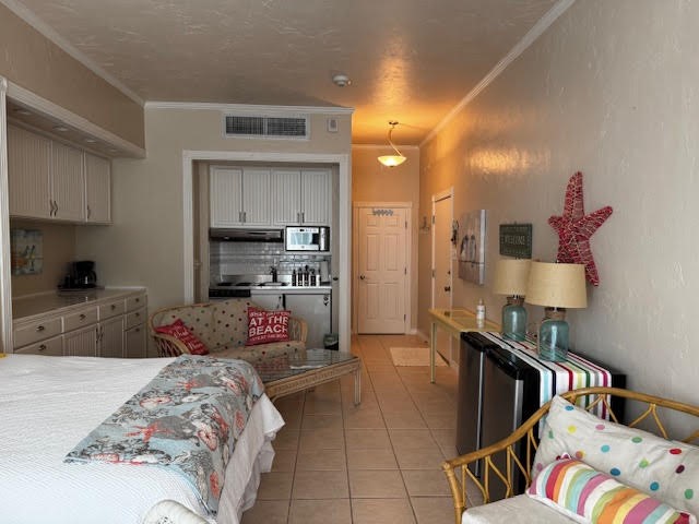 15002 Windward Dr 104b Property Photo 2