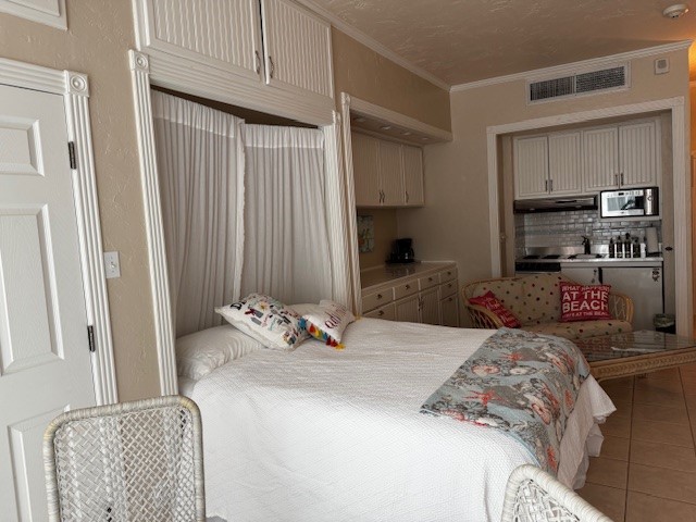 15002 Windward Dr 104b Property Photo 4