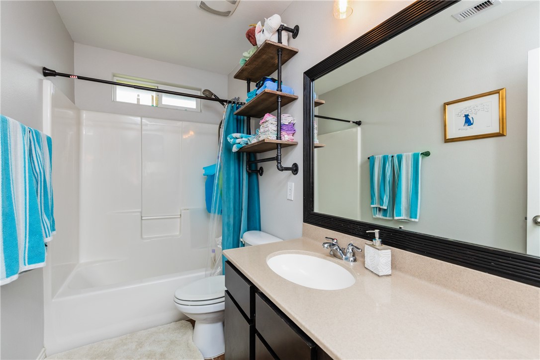 7241 Dunns Point Dr Property Photo 3