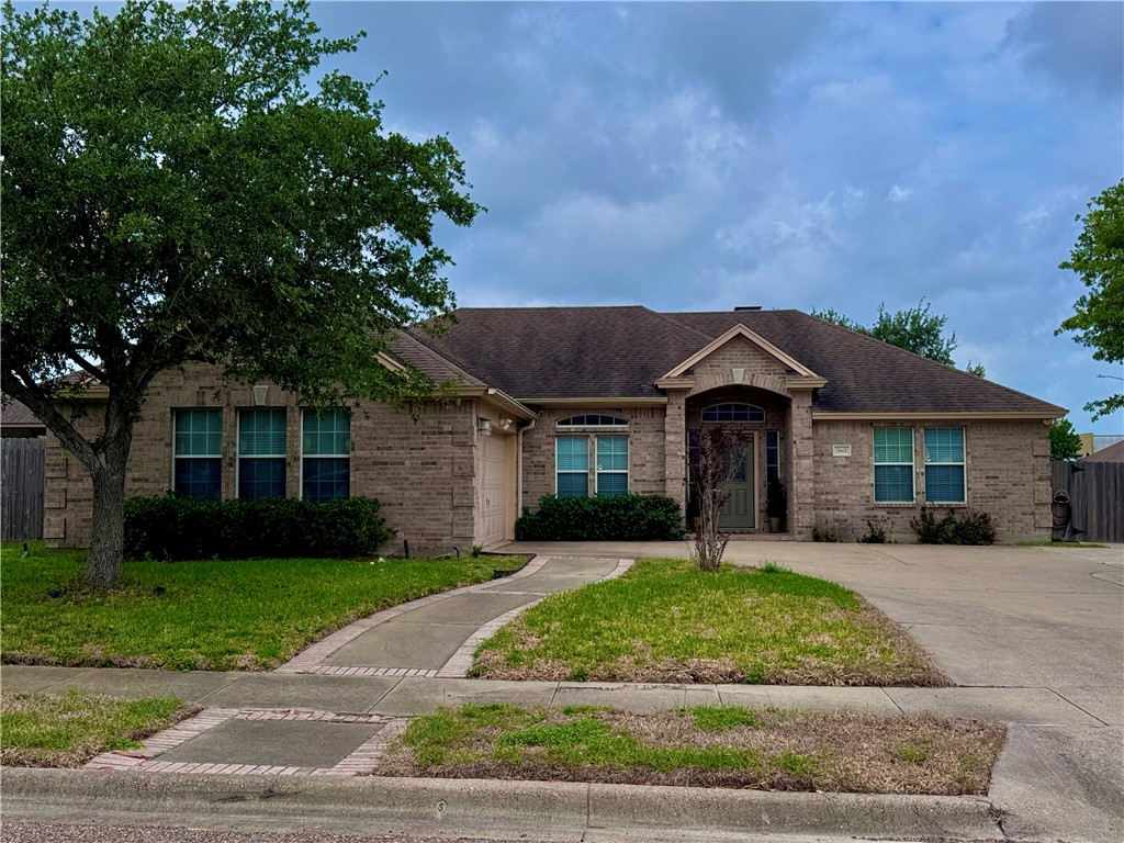 7601 Bayonne Dr Property Photo