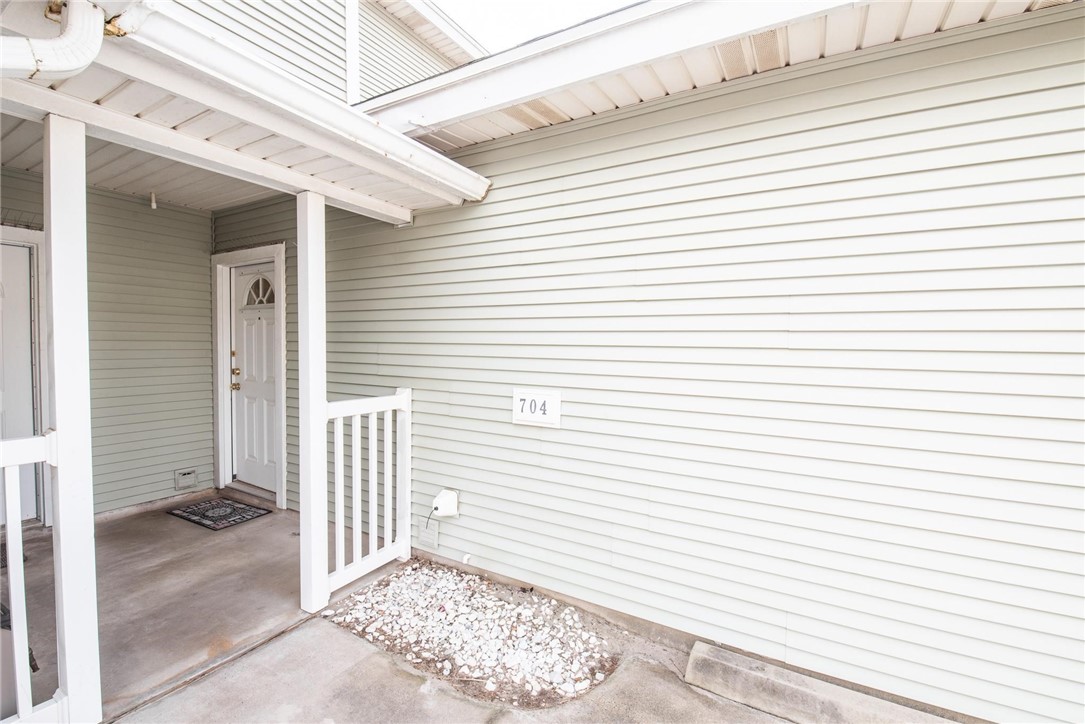 14901 Windward Dr 704 Property Photo 4