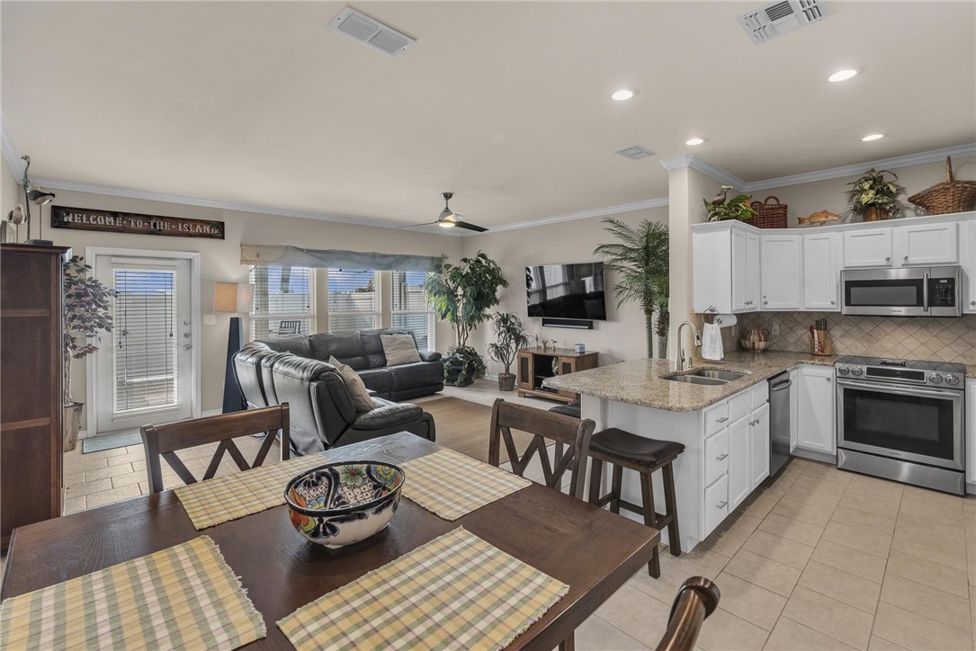 14901 Windward Dr 704 Property Photo 12