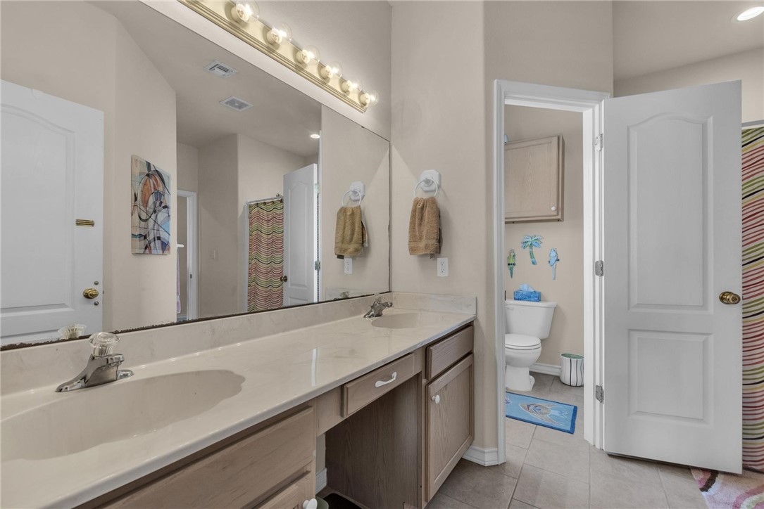 14901 Windward Dr 704 Property Photo 23