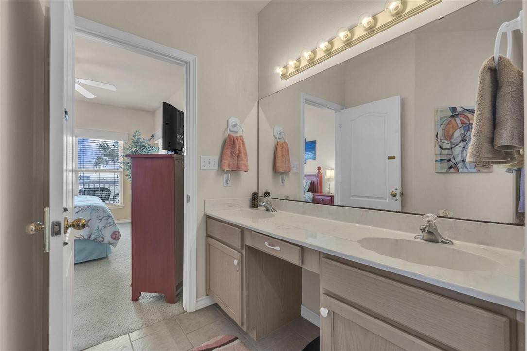14901 Windward Dr 704 Property Photo 24