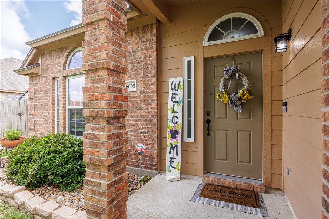 6005 Tapestry Dr Property Photo 2