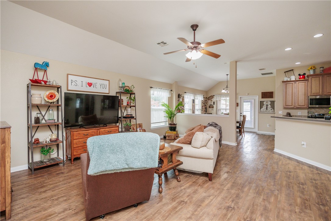 6005 Tapestry Dr Property Photo 8