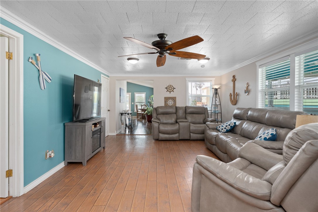 106 Bayshore Circ Property Photo 6