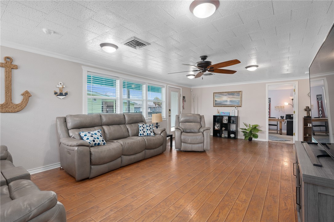 106 Bayshore Circ Property Photo 8