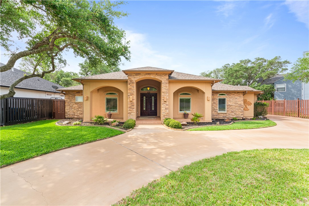 208 Forest Hills Property Photo 1