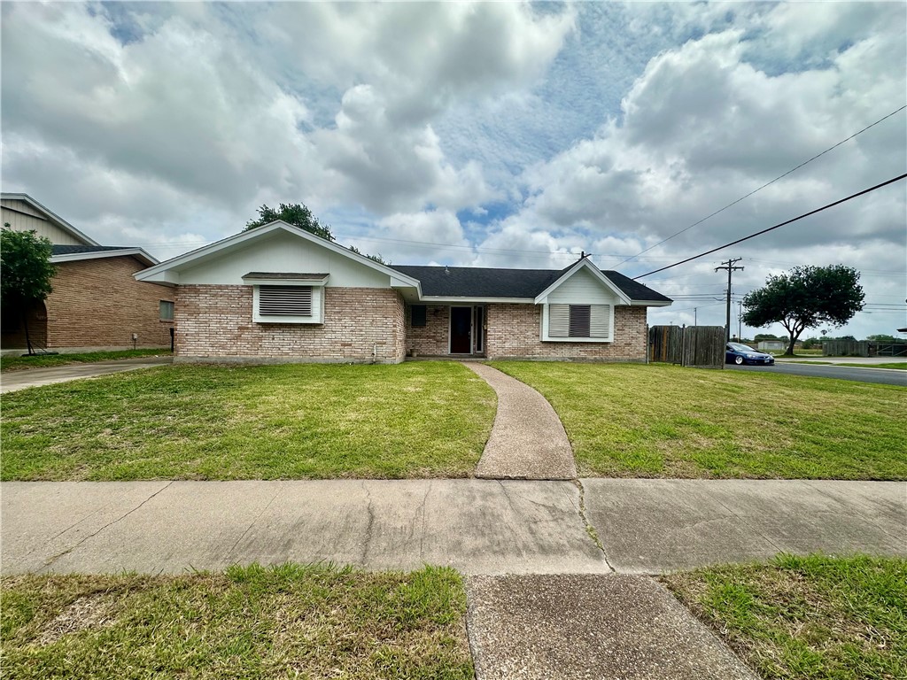 5226 Honeysuckle Property Photo 1