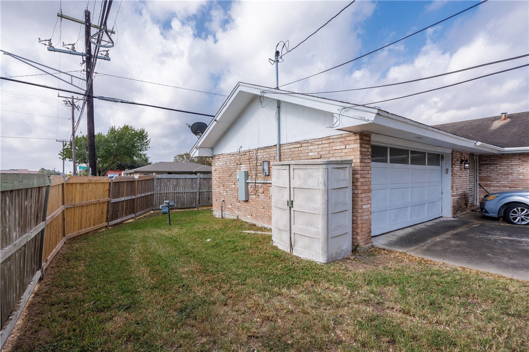 5226 Honeysuckle Property Photo 33