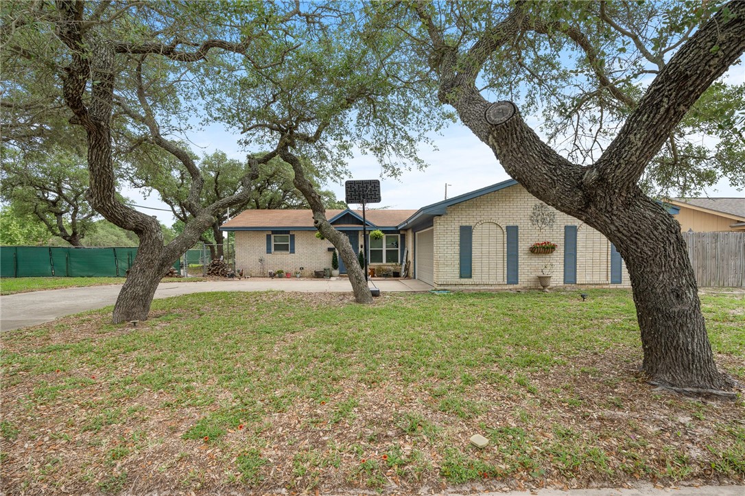 1307 W Palm Dr Property Photo 1