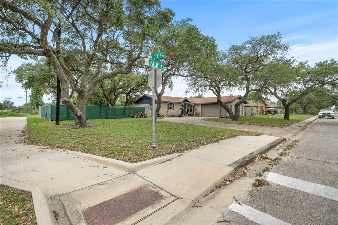 1307 W Palm Dr Property Photo 4
