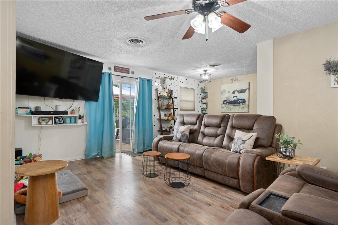 1307 W Palm Dr Property Photo 6