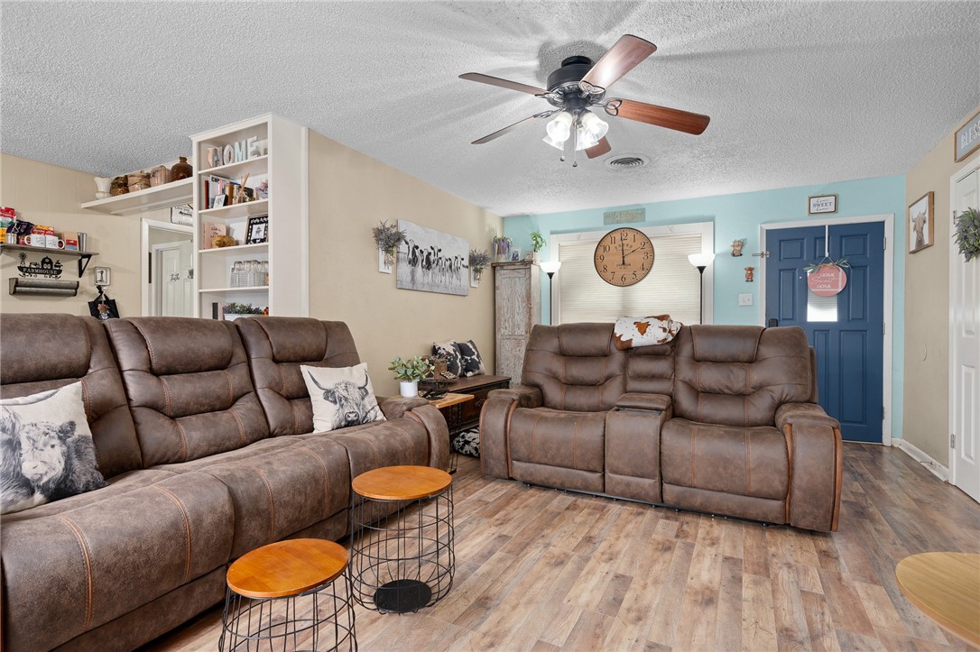 1307 W Palm Dr Property Photo 7