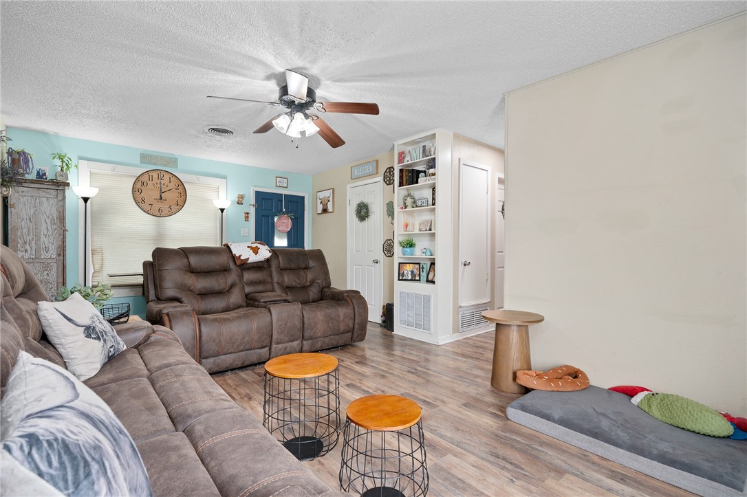 1307 W Palm Dr Property Photo 8