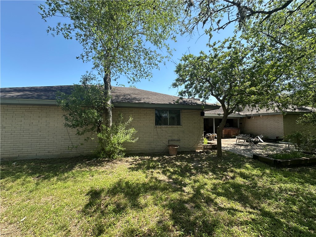 5851 Yucca Trai Property Photo 4