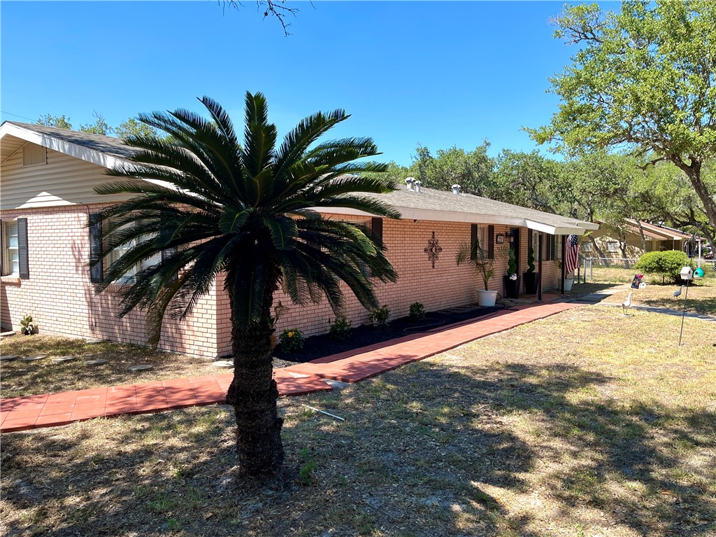 2551 Henrietta Pl Property Photo 2