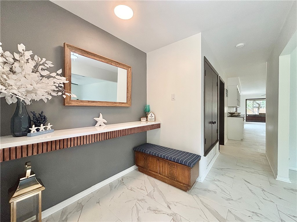 2551 Henrietta Pl Property Photo 8