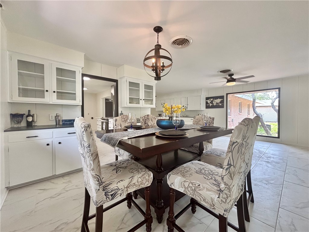 2551 Henrietta Pl Property Photo 14