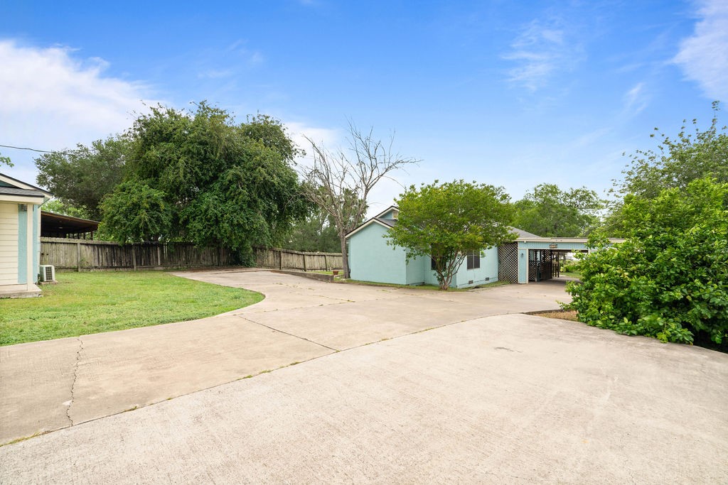 119 Century Dr Property Photo 2