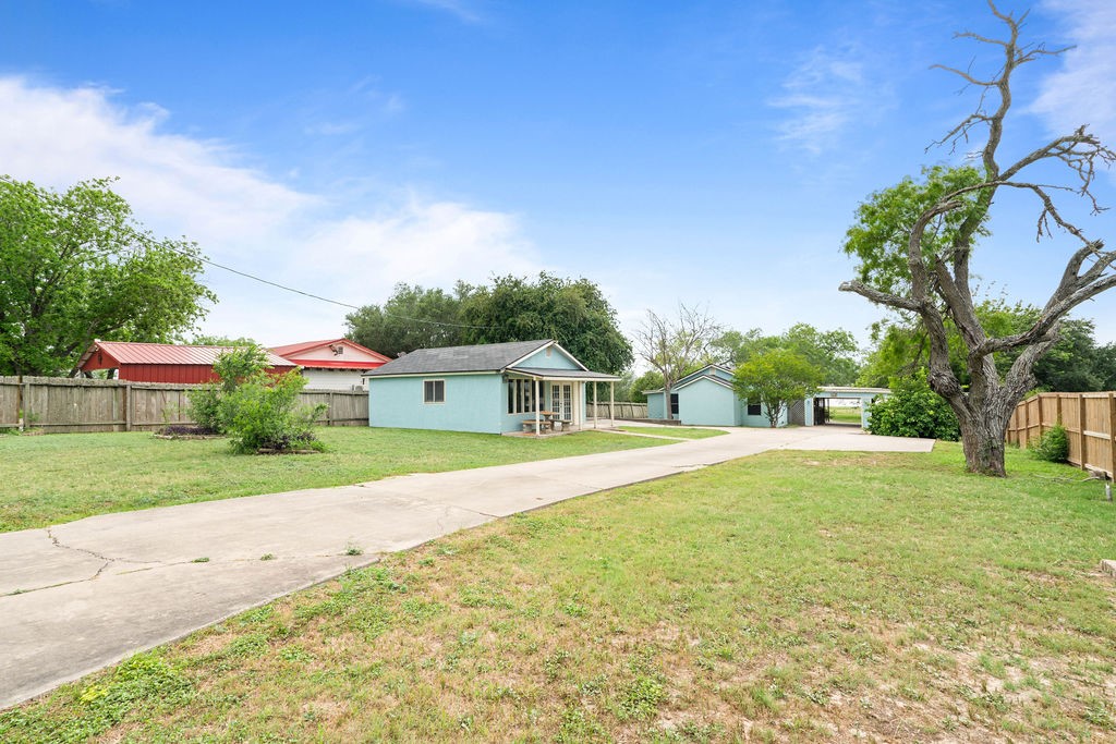 119 Century Dr Property Photo 4
