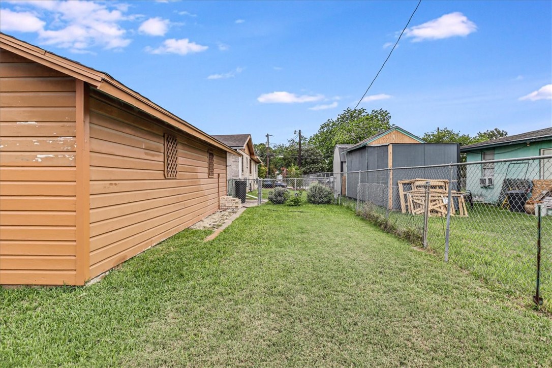 1032 Illinois St Property Photo 31
