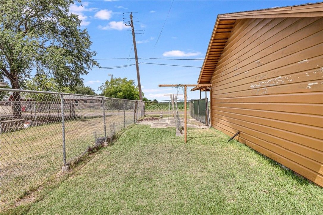 1032 Illinois St Property Photo 32