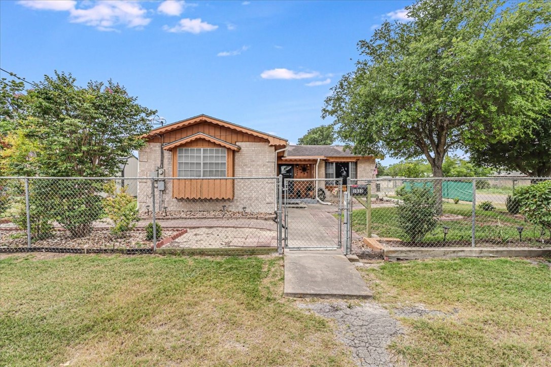 1032 Illinois St Property Photo 33