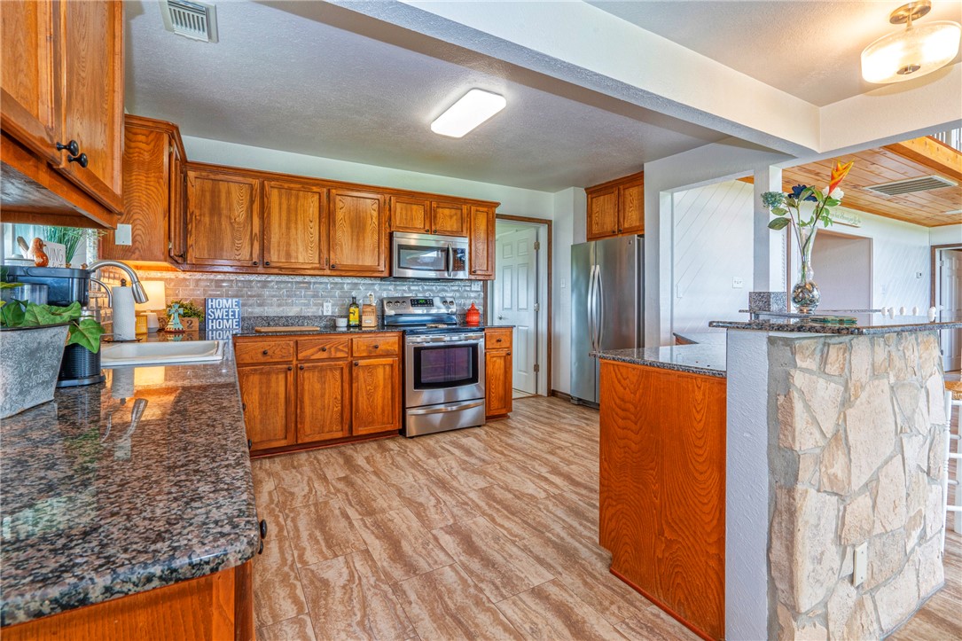 868 County Road 3651 Property Photo 16