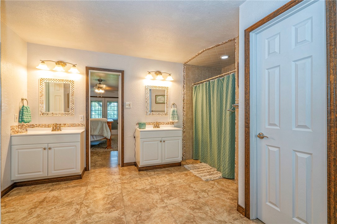 868 County Road 3651 Property Photo 23