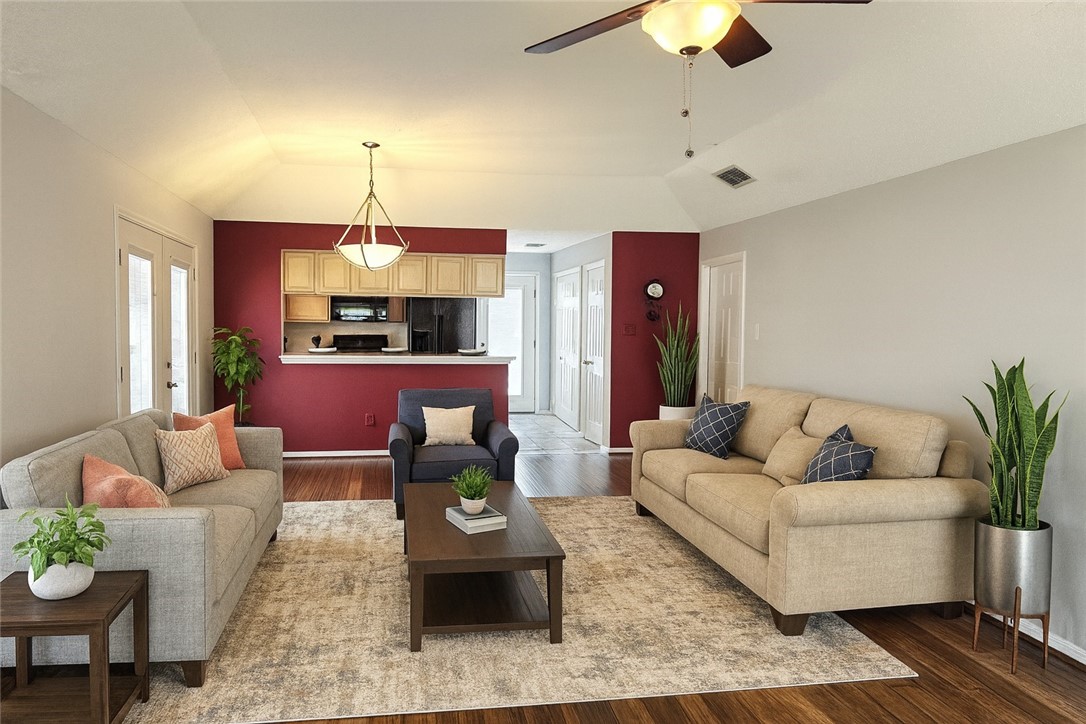 2304 Madrid Dr Property Photo 6