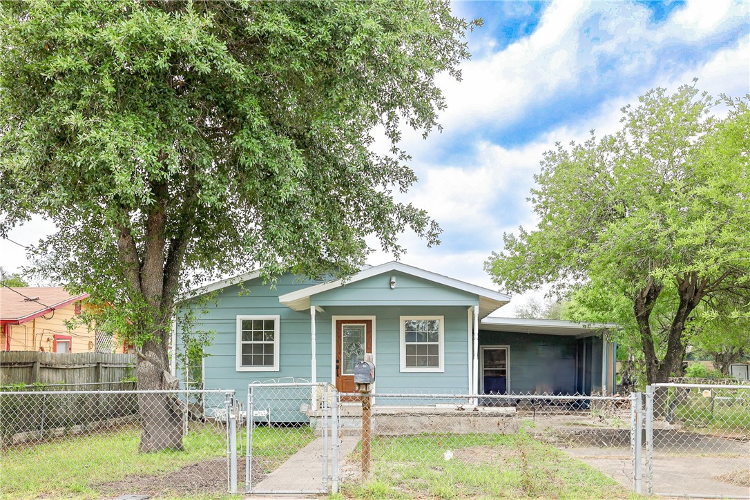 109 Dewey Ave Property Photo