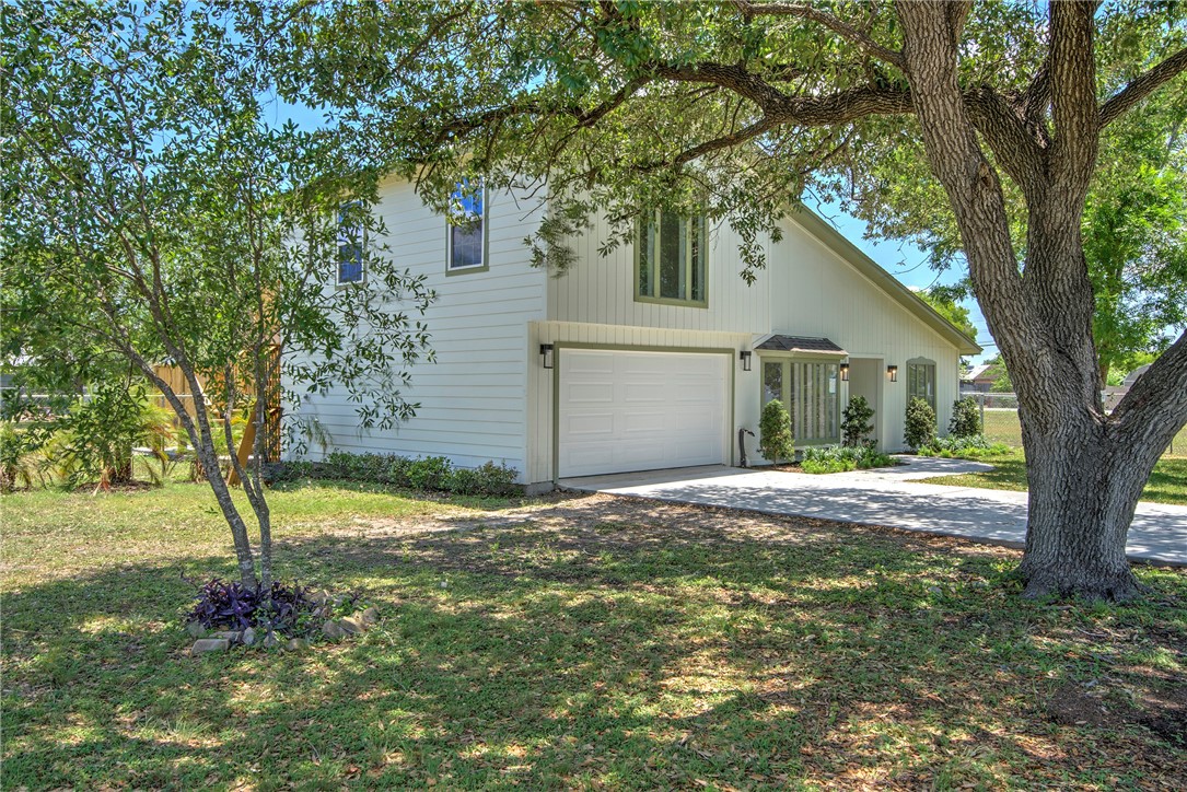 2322 Violet Property Photo 3