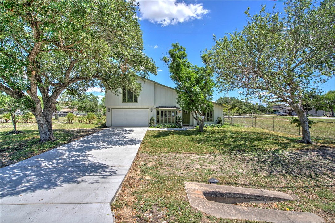 2322 Violet Property Photo 4