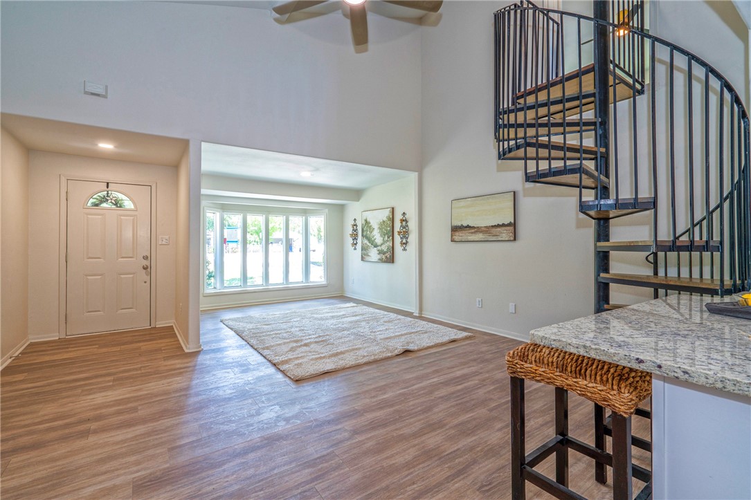 2322 Violet Property Photo 6