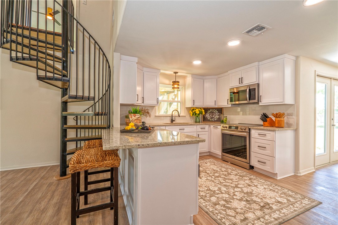 2322 Violet Property Photo 10