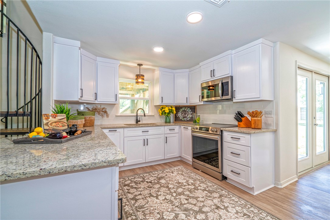 2322 Violet Property Photo 11