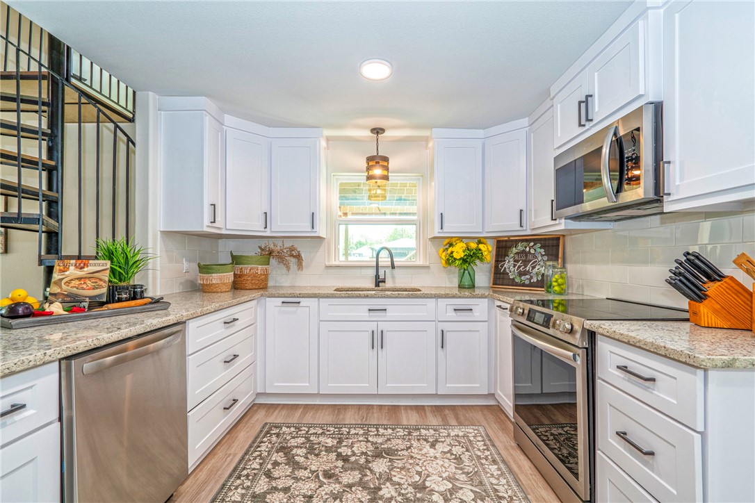 2322 Violet Property Photo 12