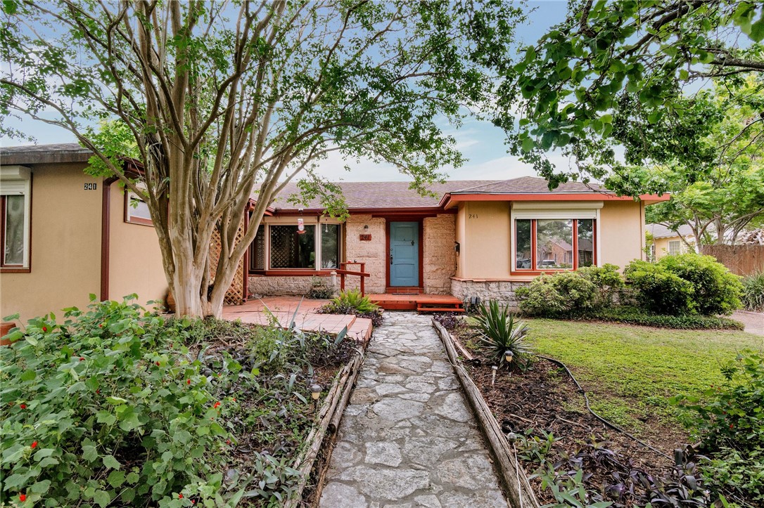 241 Oleander Ave Property Photo 1