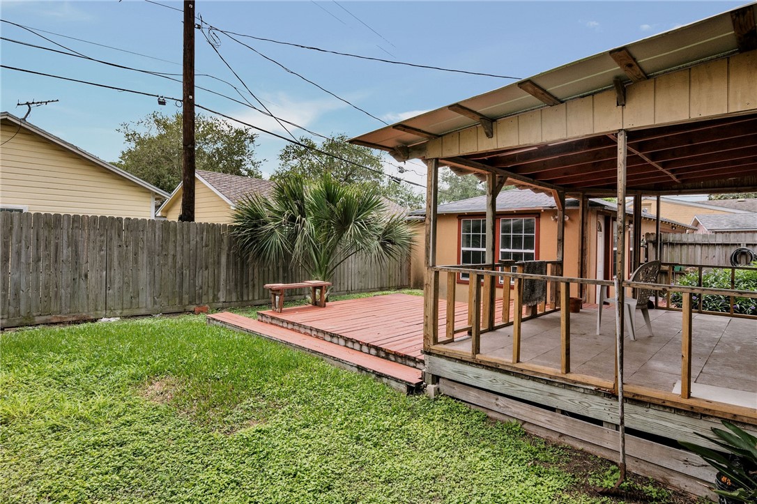 241 Oleander Ave Property Photo 8