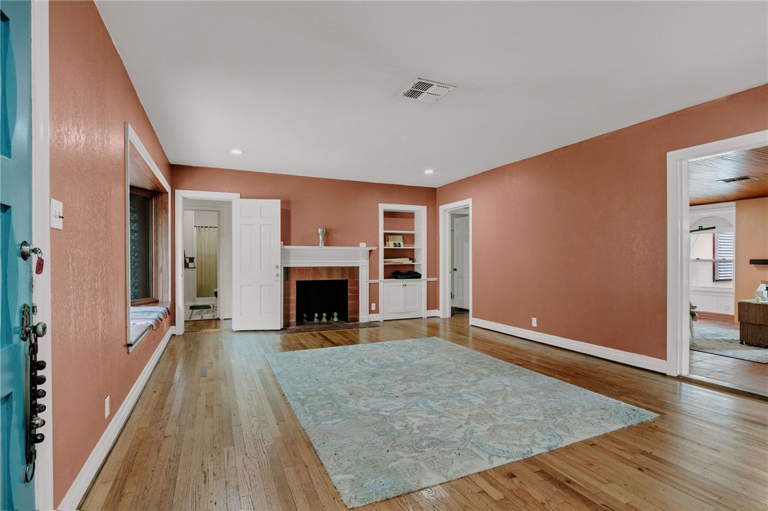 241 Oleander Ave Property Photo 10