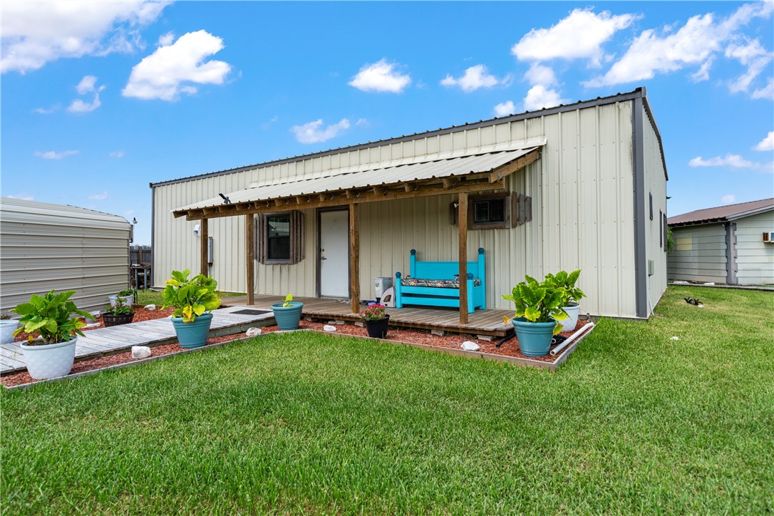 1356 Neubauer Point Property Photo 4