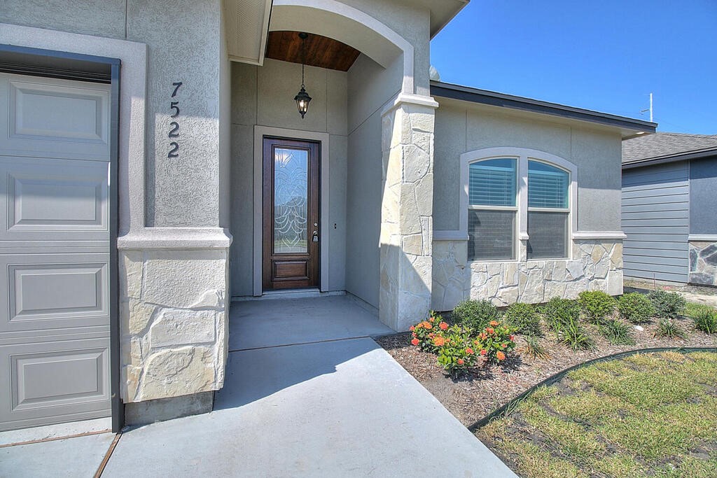 7522 Sable Creek Dr Property Photo 3